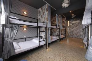 Postel nebo postele na pokoji v ubytování Topbunk Hostel