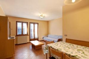 A bed or beds in a room at Chalet Meridiana Appartamento 8