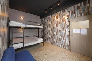 Ένα ή περισσότερα κρεβάτια σε δωμάτιο στο Topbunk Hostel
