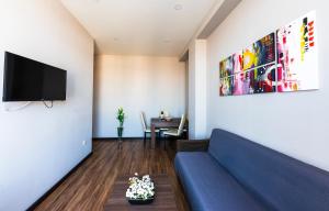 TV a/nebo společenská místnost v ubytování Sani Apart Hotel