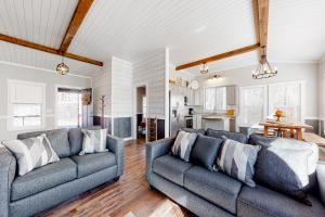 a living room with two couches and a kitchen at Rustic Mountain Cabin in Ellijay