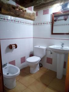 Ένα μπάνιο στο Apartamento Valdelinares,Casa la roca