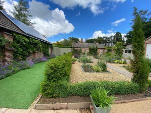 Imagen de la galería de Luxury Accom with Pool Henbury Macclesfield, en Alderley Park