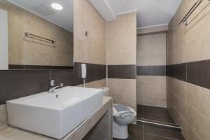 Vannituba majutusasutuses Hotel Varres