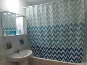 A bathroom at Agroikia