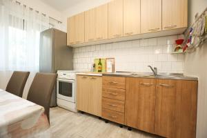 Kuchyň nebo kuchyňský kout v ubytování Holiday Home Bura
