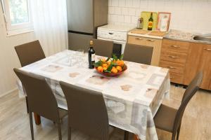 Kuchyň nebo kuchyňský kout v ubytování Holiday Home Bura
