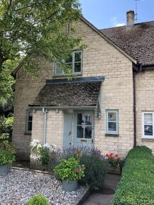 Gallery image of Old Forge Close, Pretty 3 Bed Cottage in Bledington, The Cotswolds in Bledington