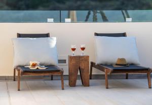 Nápoje v ubytovaní Helen Luxury Holiday House with Sea View