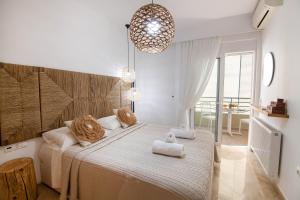 Posteľ alebo postele v izbe v ubytovaní Helen Luxury Holiday House with Sea View