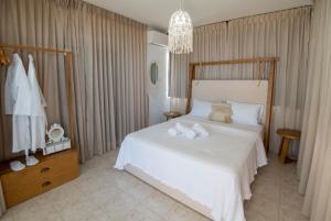 Posteľ alebo postele v izbe v ubytovaní Helen Luxury Holiday House with Sea View