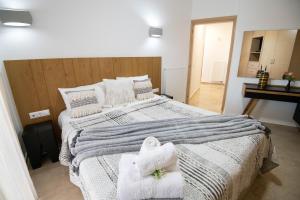 Posteľ alebo postele v izbe v ubytovaní Helen Luxury Holiday House with Sea View