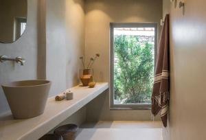 A bathroom at Verina Astra