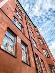 a brick building with windows on the side of it at 2ndhomes 1BR Charming City apartment in Yrjönkatu in Helsinki