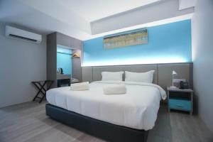 Stanton City Hotel tesisinde bir odada yatak veya yataklar