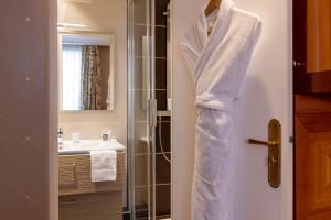 Hôtel Le Regent Paris tesisinde bir banyo