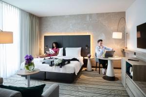 Cama ou camas em um quarto em Hyatt Place Frankfurt Airport