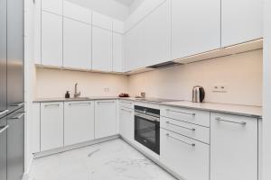 Kuchyňa alebo kuchynka v ubytovaní Apartments Młyn Maria Wrocław by Noclegi Renters