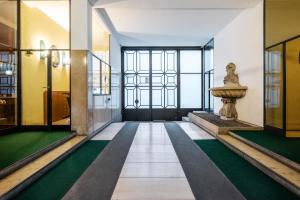 Imagen de la galería de Stylish and fancy flat close to Montenapoleone Brera by Easylife, en Milán