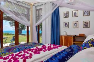 Postel nebo postele na pokoji v ubytování Tamarind Tree Zanzibar