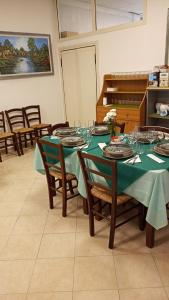 a dining room with a table and a piano at Scano Comfort Inn in Santa Teresa Gallura +25 photos