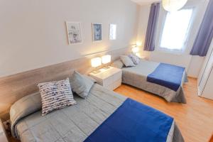 a bedroom with two beds and a window at Grizzli Pedrous in Pas de la Casa