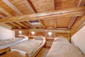 Posteľ alebo postele v izbe v ubytovaní Chalet Meridiana Appartamento 11