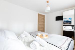 Posteľ alebo postele v izbe v ubytovaní Dom Pod Gubałówką - Zakopane Apartamenty