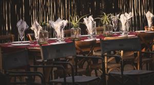 Restoran või mõni muu söögikoht majutusasutuses Tshikwalo Game Lodge