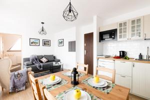 Kuchyňa alebo kuchynka v ubytovaní Dom Pod Gubałówką - Zakopane Apartamenty