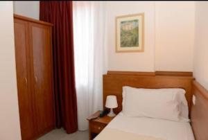 A bed or beds in a room at Buon Hotel Bologna Centro - Affittacamere - Self Check-In