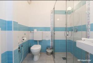 A bathroom at Buon Hotel Bologna Centro - Affittacamere - Self Check-In