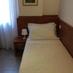 A bed or beds in a room at Buon Hotel Bologna Centro - Affittacamere - Self Check-In