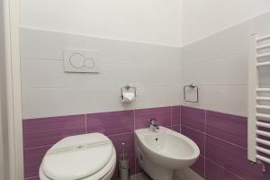 A bathroom at Buon Hotel Bologna Centro - Affittacamere - Self Check-In