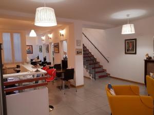 A seating area at Buon Hotel Bologna Centro - Affittacamere - Self Check-In