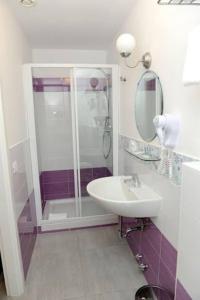 A bathroom at Buon Hotel Bologna Centro - Affittacamere - Self Check-In