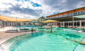 Bazén v ubytovaní Thermal Hotel Mosonmagyarovar alebo v jeho blízkosti