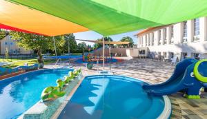 Bazén v ubytovaní Thermal Hotel Mosonmagyarovar alebo v jeho blízkosti