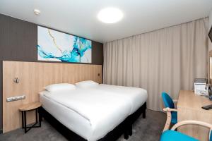 Кровать или кровати в номере АМАКС Парк-отель 