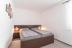 Postel nebo postele na pokoji v ubytování Saeli Apartments