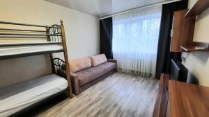 a small room with a bunk bed and a couch at Двухкомнатная квартира 500м от моря ул Парковая отчетные док in Chornomorsk