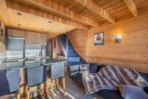 Val Thorens - Cosy Duplex avec Vue Silveralp 337にあるキッチンまたは簡易キッチン