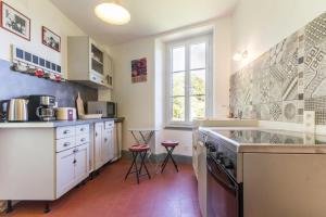 a kitchen with a sink and a stove top oven at Les Barboulottes in Châtillon-en-Bazois