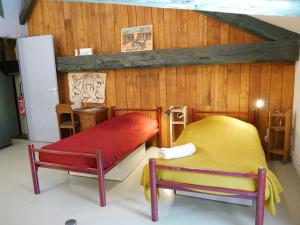 a toy room with two beds and a table at La Tribu de Lavaud in Saint-Quentin-sur-Charente