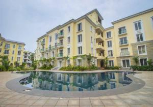a courtyard with a pool in front of a building at ComfyCorner - Luxurious 2-BHK Apartment in Arpora