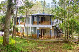 a house in the middle of the forest at Mainland Resorts & Spa by Kolaahalam in Yercaud