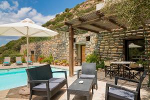 Bazén v ubytování Istron Luxury Villas nebo v jeho okolí