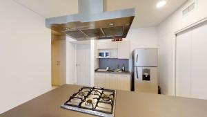 Кухня или мини-кухня в Beautiful Apartment at Carso Residential with Pool
