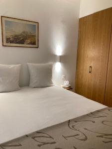 Posteľ alebo postele v izbe v ubytovaní KAROUBA.31