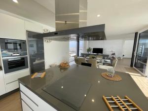 A kitchen or kitchenette at Eslanzarote Eco Villa Tony, heated pool, jacuzzi, Sat tv, Super wifi